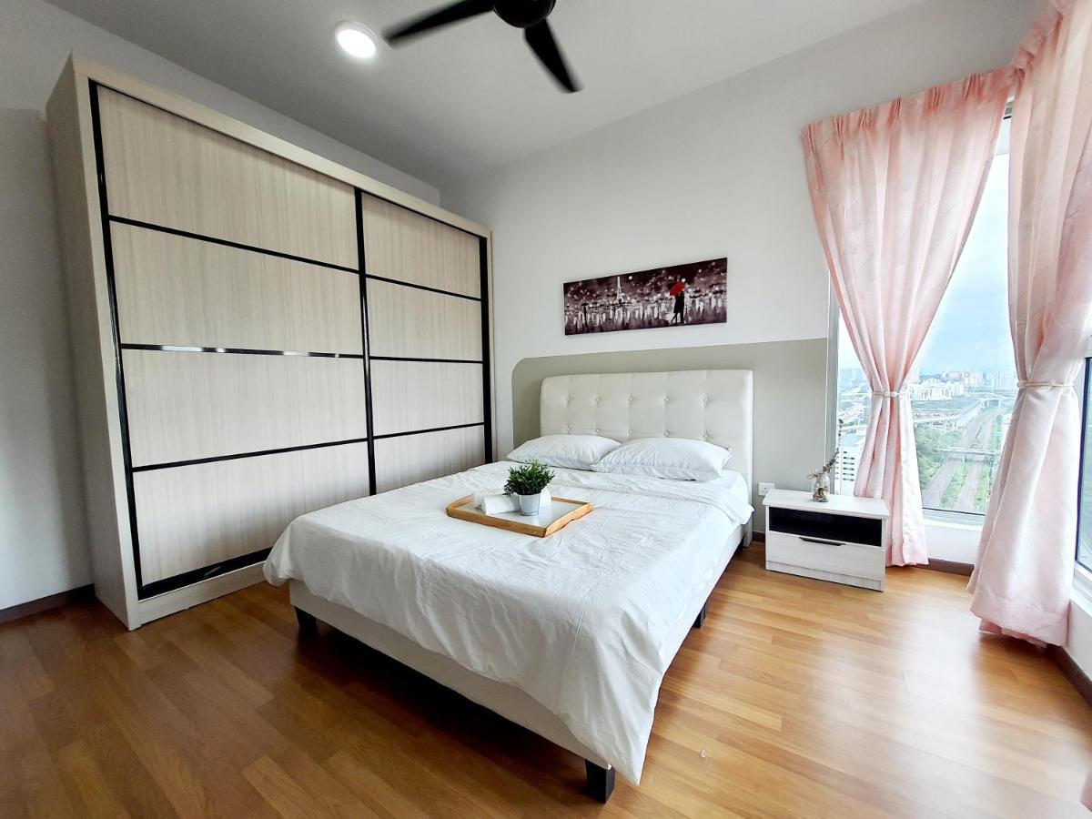Residensi Flora Seri Kembangan Exterior foto