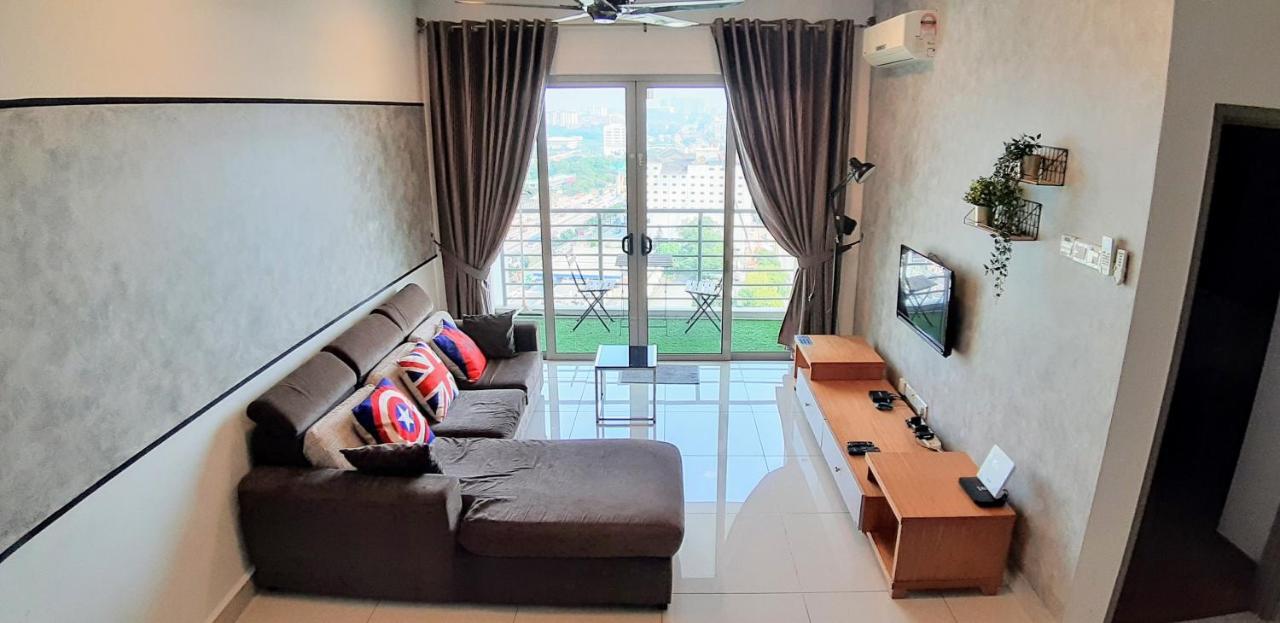 Residensi Flora Seri Kembangan Exterior foto